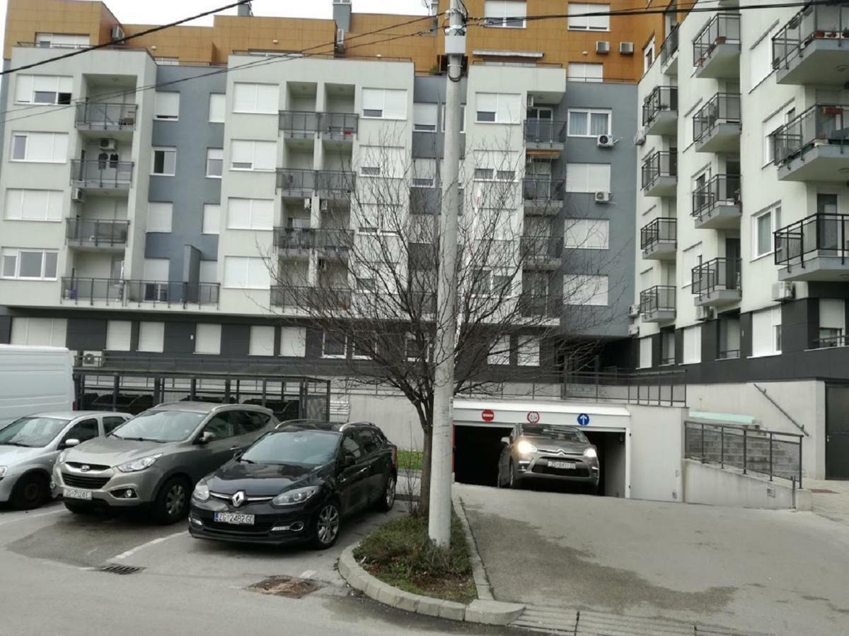 Apartman Ella Lägenhet Zagreb Exteriör bild